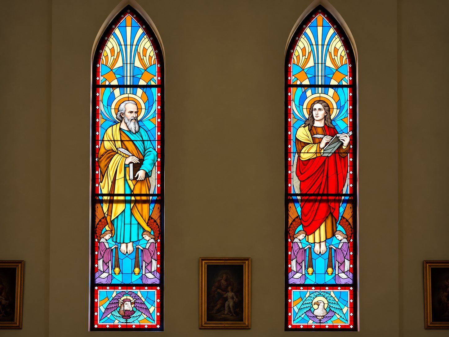 Vitraži Svetog Luke sa krilatim volom i Svetog Jovana sa orlom, crkva Gospe od Zdravlja, Neum