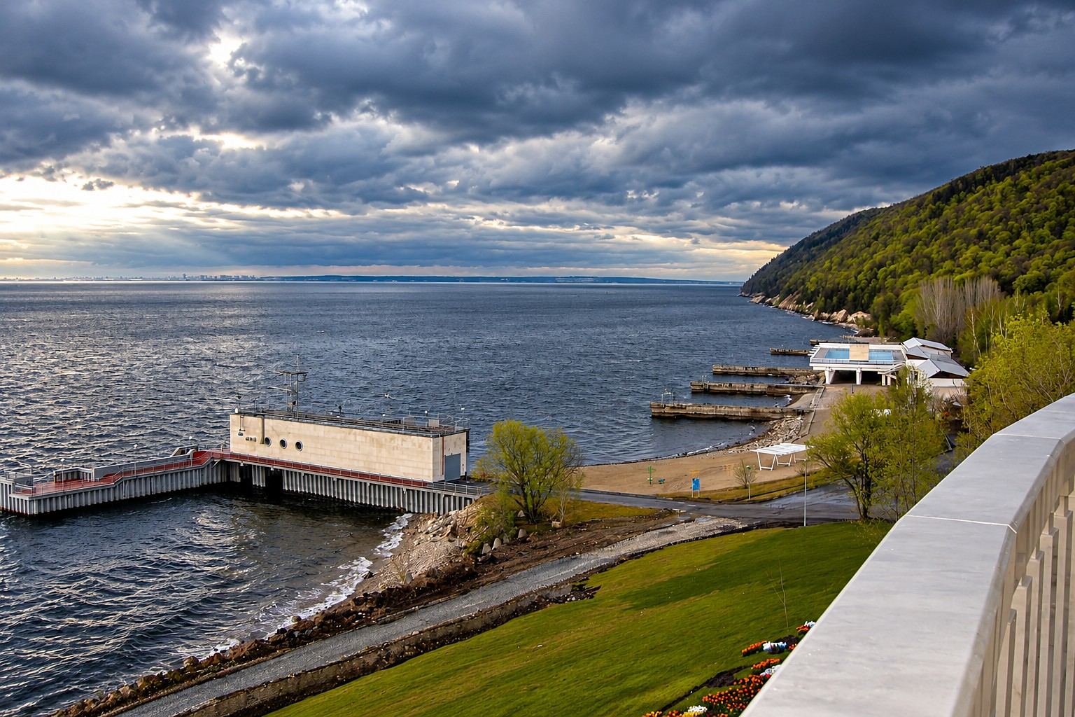 The Volga shore and piers below Volzhsky Utyos, at the foot of the Zhiguli Mountains