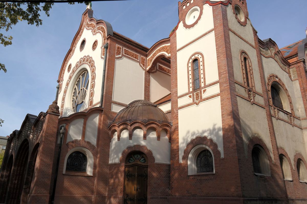 Stained glass restoration at the Jewish Synagogue in Subotica, Serbia, image 19