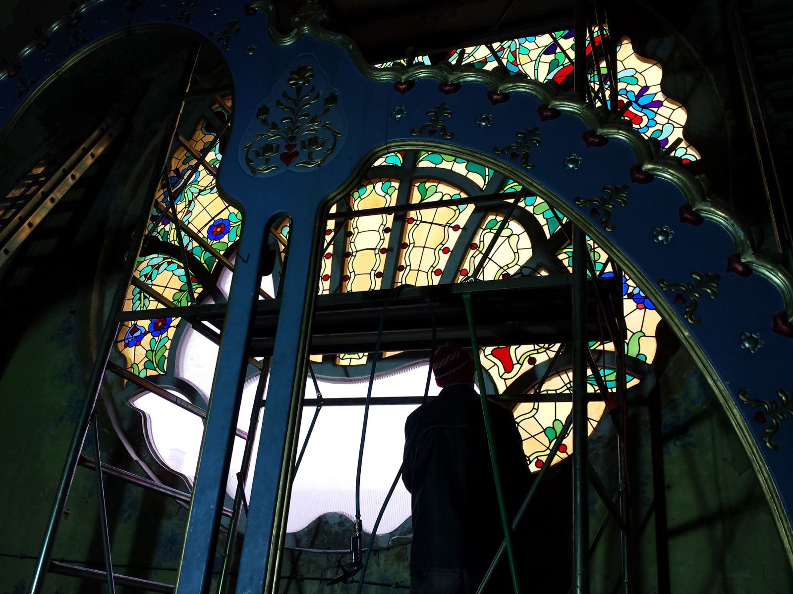 Stained glass restoration at the Jewish Synagogue in Subotica, Serbia, image 4