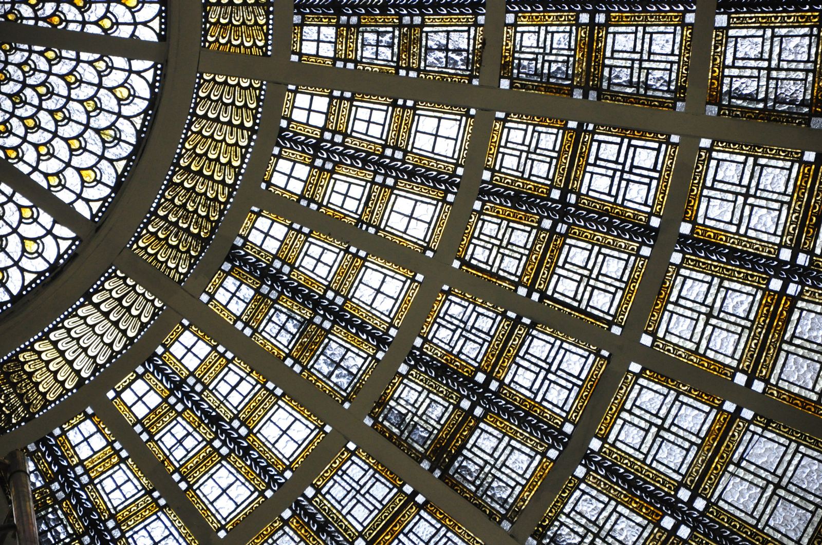 Alpha Bank stained glass dome, Belgrade, Serbia, photo 4