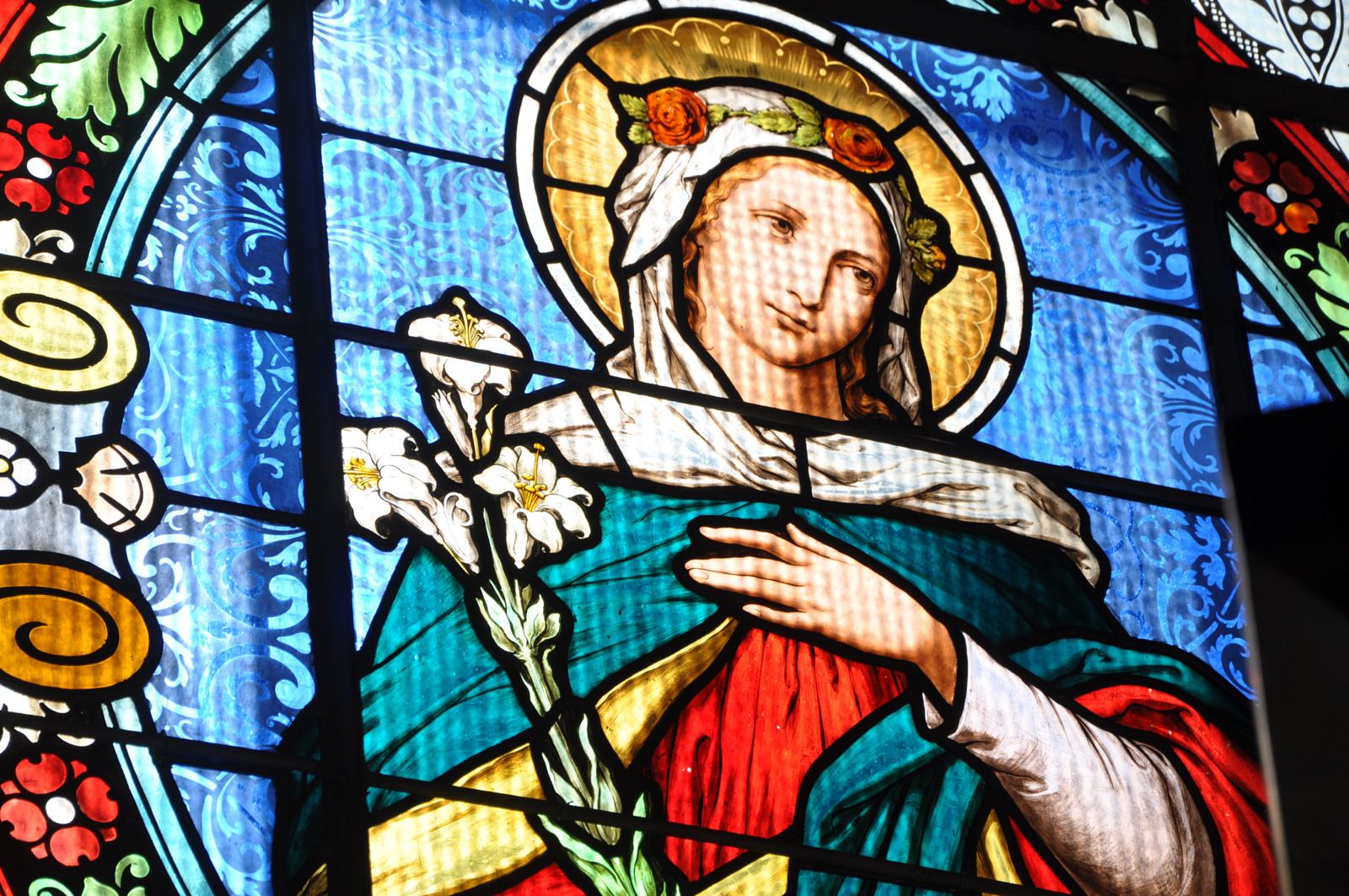Stained glass at the Cathedral of Saint Teresa of Ávila in Subotica, photo 4