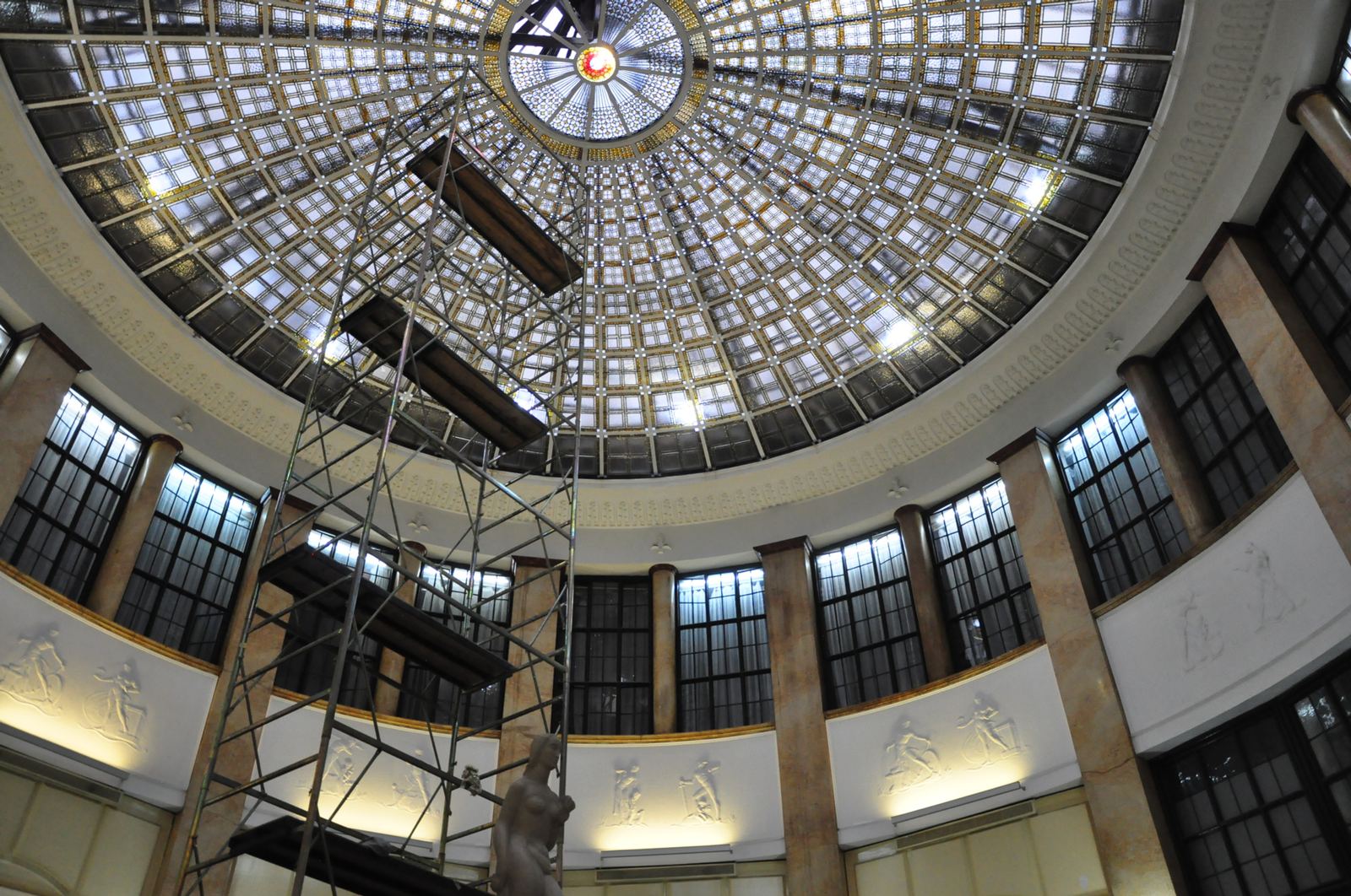 Alpha Bank stained glass dome, Belgrade, Serbia, photo 8